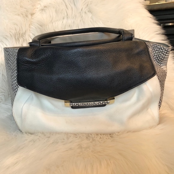 Vince Camuto leather purse, GUC - Picture 4 of 15